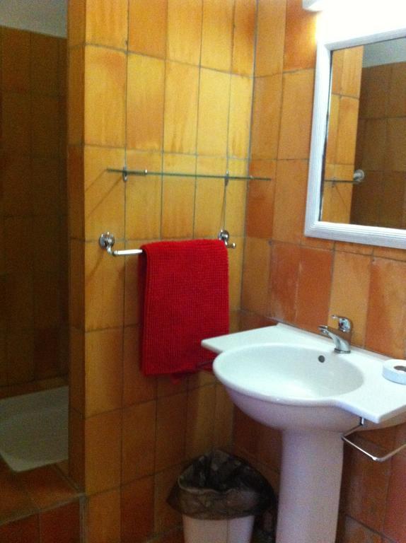 Bed and Breakfast Le Richelieu Юзес Экстерьер фото