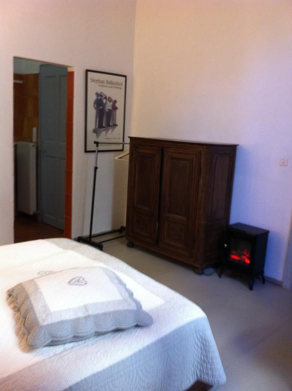 Bed and Breakfast Le Richelieu Юзес Экстерьер фото