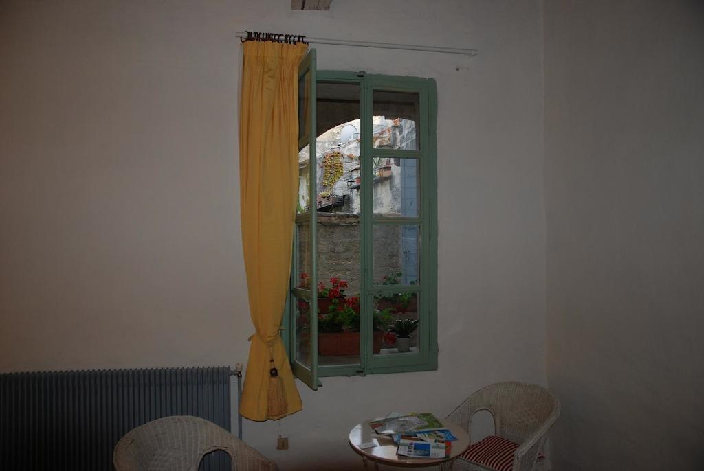 Bed and Breakfast Le Richelieu Юзес Экстерьер фото
