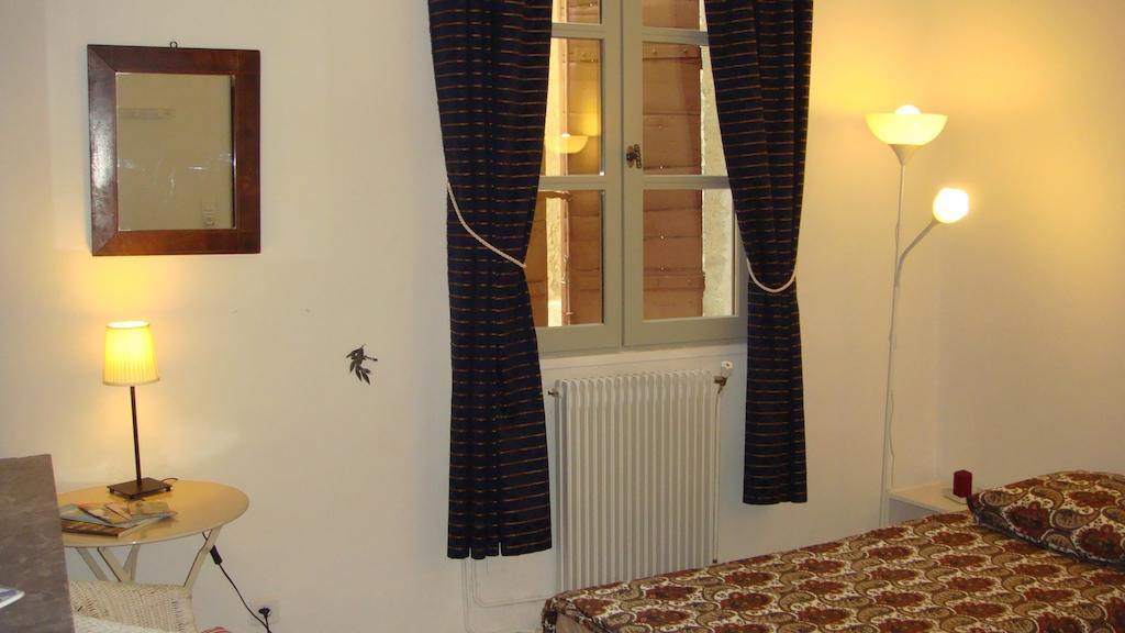 Bed and Breakfast Le Richelieu Юзес Экстерьер фото