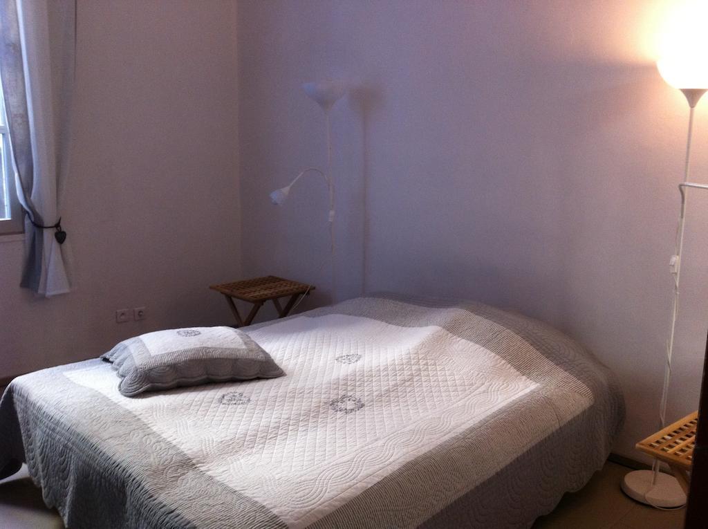 Bed and Breakfast Le Richelieu Юзес Экстерьер фото